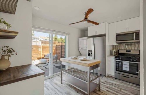 St. Edwards Apartment | Boutique Loft in Austin | WiFi | Parking | Pets