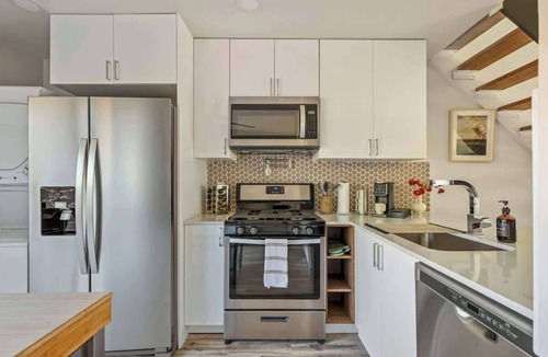 St. Edwards Apartment | Boutique Loft in Austin | WiFi | Parking | Pets