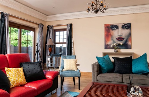 MacMerry House | Boutique Mansion House