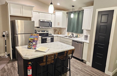 Box Elder House | Boutique Modern Home - Peaceful Stay with Easy Commute to Rapid City Hospitals