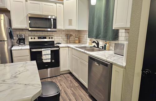 Box Elder House | Boutique Modern Home - Peaceful Stay with Easy Commute to Rapid City Hospitals