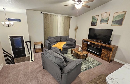 Box Elder House | Boutique Modern Home - Peaceful Stay with Easy Commute to Rapid City Hospitals