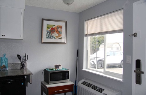 West Hills Apartment | Boutique Naval Suites Room 222