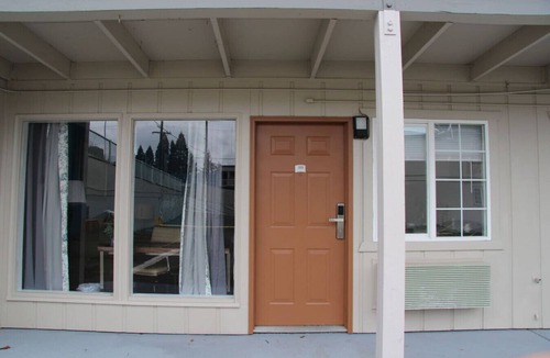 West Hills Apartment | Boutique Naval Suites Room 222