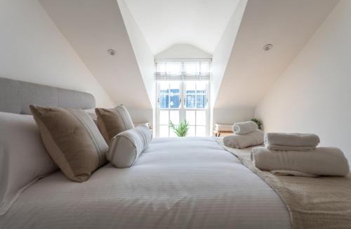 Tynemouth House | Boutique Old Sea Stable - 1 minute from beach