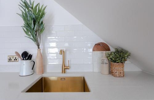 Tynemouth House | Boutique Old Sea Stable - 1 minute from beach