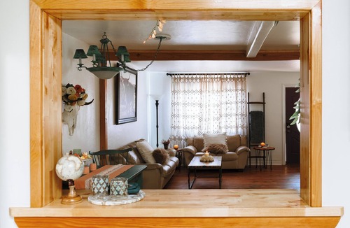 Rio Grande Blvd House | Boutique on Beryl: Pets+3King+Peacocks+Old Town