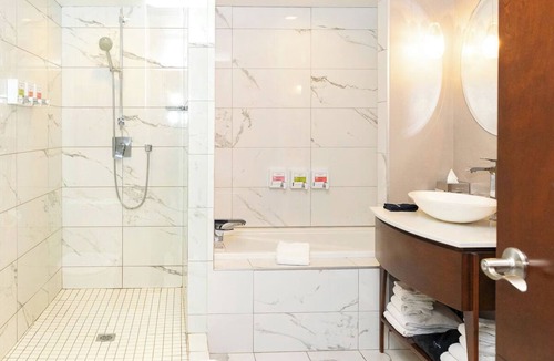 Old Montreal Hotel | Boutique Pet-Friendly Suite in Vibrant Old Montreal Steps From Iconic Landmarks