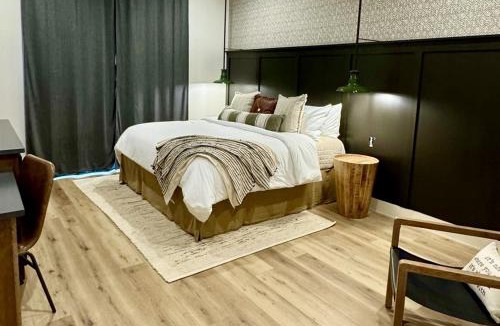 Wimberley Hotel | Boutique Ranch Suite on Wimberley SquareWalk to Shops & Dining