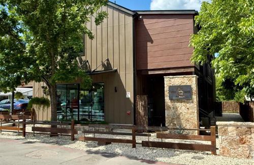 Wimberley Hotel | Boutique Ranch Suite on Wimberley SquareWalk to Shops & Dining