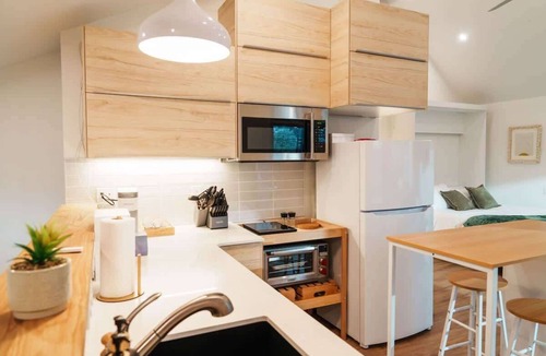 Kensington Apartment | Boutique Riverside Loft Near Downtown