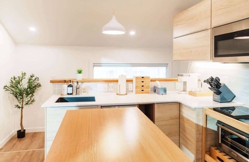 Kensington Apartment | Boutique Riverside Loft Near Downtown