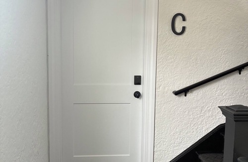 Greenwich Apartment | Boutique Stay 2C in Heart of Downtown