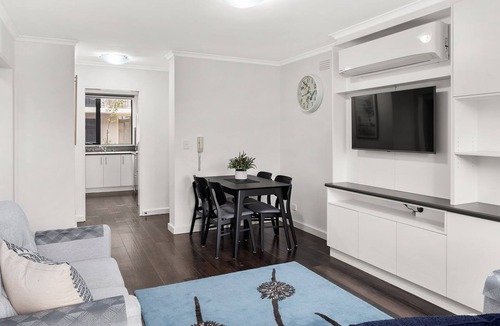 Essendon Apartment | BOUTIQUE STAYS - Lilly Pilly