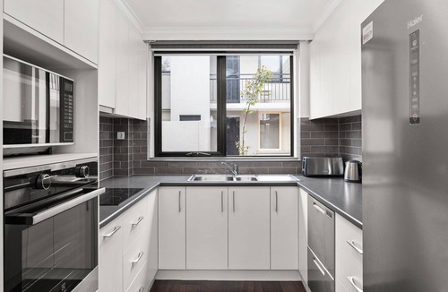 Essendon Apartment | BOUTIQUE STAYS - Lilly Pilly