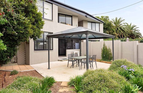 Essendon Apartment | BOUTIQUE STAYS - Lilly Pilly