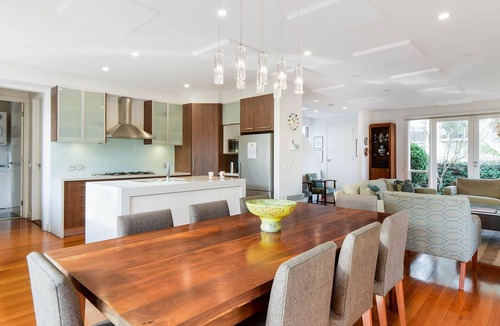 Glen Iris House | BOUTIQUE STAYS - Maple on Kent