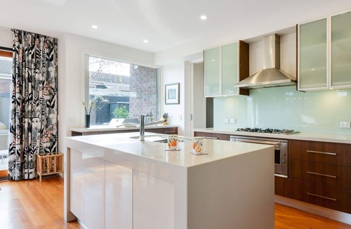 Glen Iris House | BOUTIQUE STAYS - Maple on Kent