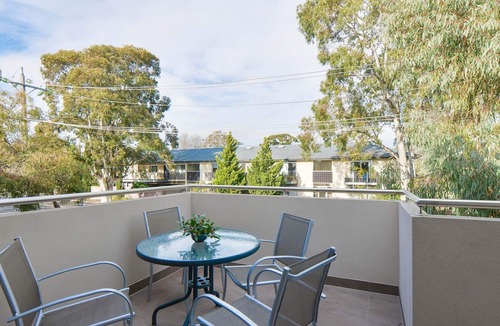 Glen Iris House | BOUTIQUE STAYS - Maple on Kent