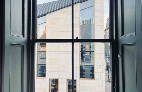 Galashiels Apartment | Boutique studio, twin beds, en-suite & kitchenette