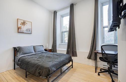 Montreal Apartment | Boutique Studio For 2 Guest, Weekly Rental with Free Parking