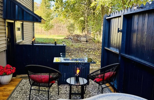 Fayetteville Condo | Boutique Studio Retreat* Hot Tub+Fire Table *Private Deck!