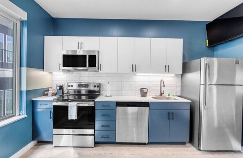 Edgehill Apartment | Boutique Studio with Pool, Gym & Walk to Midtown