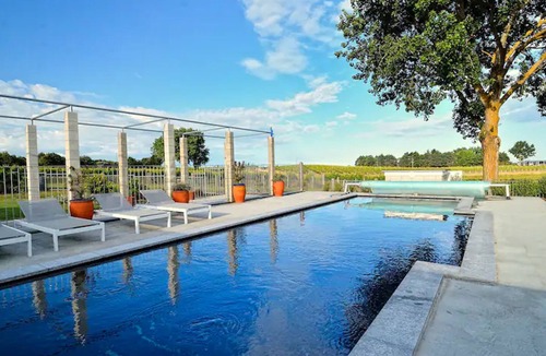 Haumoana Apartment | Boutique, Unique, in Vineyard, with Bicycle Hire