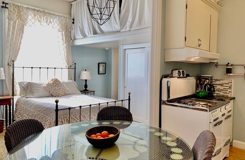 Southwest Berkeley Apartment | Boutique Unit in an Elegant West Berkeley Victorian.