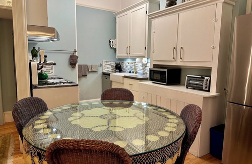 Southwest Berkeley Apartment | Boutique Unit in an Elegant West Berkeley Victorian.