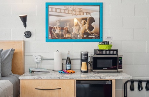 Folly Beach Hotel | Boutique Vera Hotel Room 100: King Room in the Heart of Folly Beach ADA