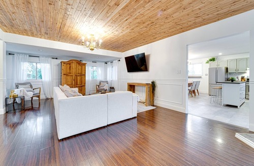 Virgil House | BOUTIQUE WINE COUNTRY HOME WITH POOL AND HOT TUB