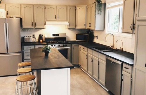 Virgil House | BOUTIQUE WINE COUNTRY HOME WITH POOL AND HOT TUB