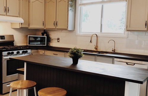 Virgil House | BOUTIQUE WINE COUNTRY HOME WITH POOL AND HOT TUB