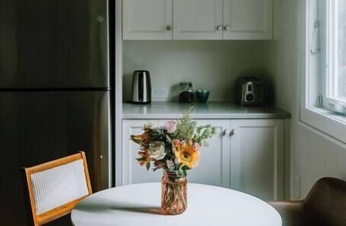 Allandale House | *Boutique Woodview Walk Up Apartment*