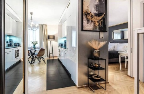 Center Apartment | BoutiqueLuxury | Balcony | AC | Downtown