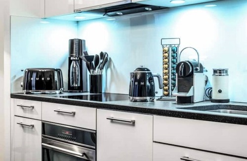 Center Apartment | BoutiqueLuxury | Balcony | AC | Downtown