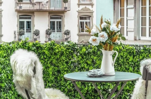 Center Apartment | BoutiqueLuxury | Balcony | AC | Downtown