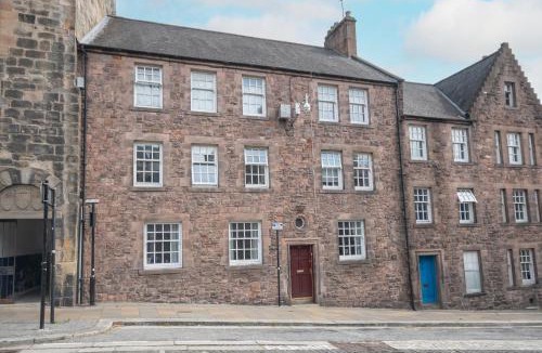 Dalavich Apartment | Bow Apartment