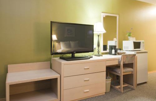 Cochrane Hotel | Bow River Inn