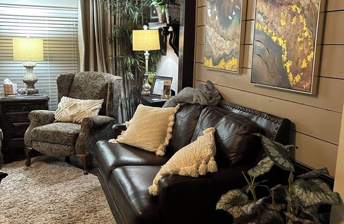 Kerrville House | Bow-wood Suite @ BoisD’Arc Bungalow & Suites - Rustic/Romantic Getaway