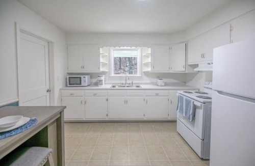 Peoria Heights House | Bow wow-meow 2nd- 5 minutes from downtown Peoria