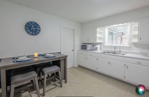 Peoria Heights House | Bow wow-meow 2nd- 5 minutes from downtown Peoria