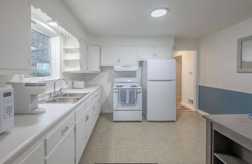 Peoria Heights House | Bow wow-meow 2nd- 5 minutes from downtown Peoria