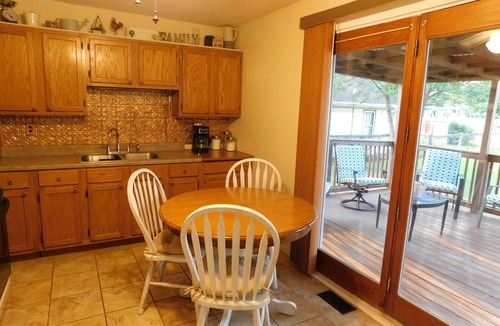 East Peoria House | Bow Wow Meow! Fenced Yard-5 min to Downtown Peoria
