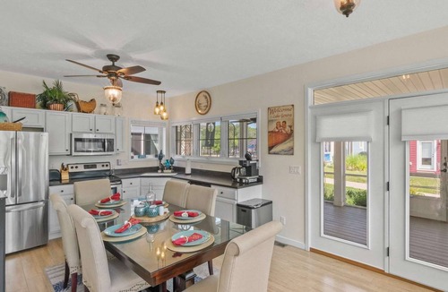 Ottawa House | Bow Wow on The River - Waterfront/Dog Friendly Cottage