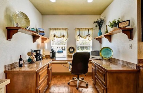 Van Alstyne House | Bowen Ranch Retreat with Two Homes & Event Venue