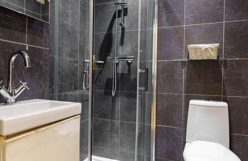 Warwick Hotel | Bower House