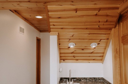 Shell Knob House | Bower Lodge: Table Rock Lake Views & Fire Place