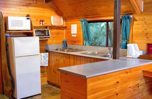 England Creek Cottage | Bowerbird: Mt Glorious Getaways